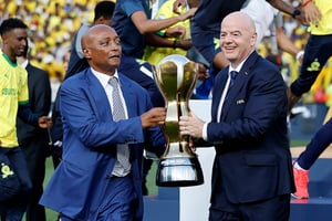 Le président de la Fifa Gianni Infantino et le patron de la CAF Patrice Motsepe, à Pretoria, le 12 novembre 2023 © Phill MAGAKOE / AFP