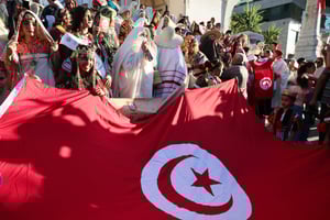 Des femmes tunisiennes se rassemblent à l’avenue Habib Bourguiba à l’occasion de la Journée nationale de la femme à Tunis, en Tunisie, le 13 août 2020. © MOHAMED HAMMI/SIPA
