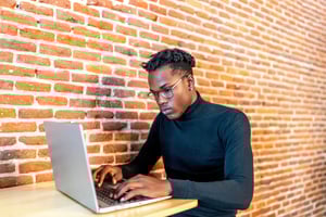 Selon la Banque mondiale, 36 % de la population africaine avait accès à internet en 2023. © ABACAPRESS