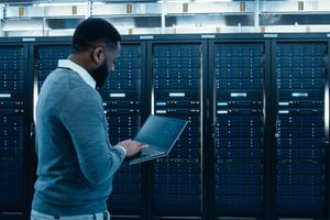 Le data center de Libreville est le deuxième projet dans ce domaine porté par le duo Cybastion-Porteo. © Gorodenkoff Productions OU/ADOBESTOCK