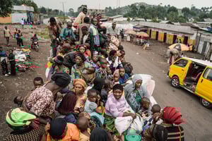 Des membres d’une communauté déplacée retournent en camion vers Kitshanga, où les combats entre le M23 et l’armée ont cessé. À Goma, le 11 février 2025. © Hugh Kinsella Cunningham/Getty Images via AFP