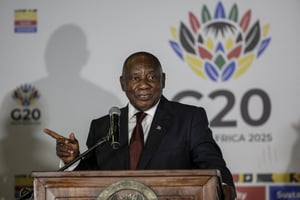 Le président sud-africain, Cyril Ramaphosa, lors d’une conférence de presse organisée dans le cadre de la réunion des ministres des Affaires étrangères du G20 à Johannesburg, le 20 février 2025. © EMMANUEL CROSET / AFP