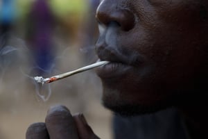 Face aux ravages du kush, la Sierra Leone a décrété l’état d’urgence en avril 2024. © Misper Apawu/AP/SIPA
