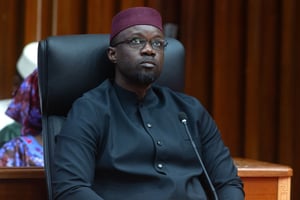 Le Premier ministre sénégalais, Ousmane Sonko, lors de la séance plénière des questions d’actualité à l’Assemblée nationale, à Dakar, le 21 février 2025. © SEYLLOU / AFP