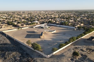 Vue aérienne du monument Flamme de paix à Tombouctou, le 30 décembre 2021. © AFP