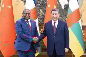Le président chinois, Xi Jinping, rencontre le président de la République centrafricaine, Faustin Archange Touadéra, à l’occasion du Forum sur la coopération sino africaine (Focac), le 6 septembre 2024. © Huang Jingwen / Xinhua via AFP