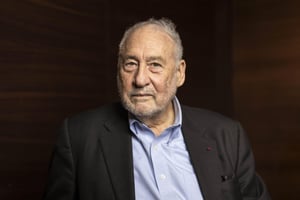 Joseph Stiglitz, économiste américain, lauréat du prix Nobel d’économie en 2001. À Paris, le 16 janvier 2025. © Quentin Houdas/CHALLENGES/REA