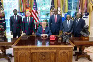 De gauche à droite : Bassirou Diomaye Faye, Mohamed Ould Ghazouani, Brice Clotaire Oligui Nguema, Joseph Boakai et Umaro Sissoco Embalo.