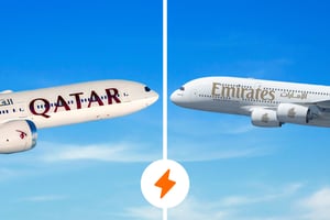 Si la compagnie qatarie multiplie les prises de participation stratégiques sur le marché africain, Emirates joue la carte de l’expérience. © Montage JA/Qatar Airways/Emirates