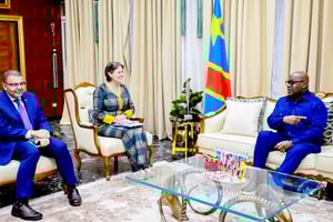 La cheffe intérimaire de la Monusco, Vivian Van de Perre, s’entretient avec le président de la RDC, Félix-Antoine Tshisekedi, le 13 janvier 2026, à la Cité de l’union africaine.