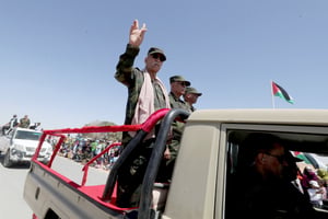 Le président de la République arabe sahraouie démocratique et chef du Front Polisario, Brahim Ghali, au défilé militaire de Tindouf, le 8 avril 2026.