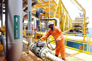 TotalEnergies, Eni, Shell… Comment la crise d’Ormuz profite aux majors, y compris en Afrique