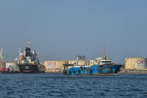 Dakar (ici le port, en 2021) a importé plus de 500 000 tonnes métriques de fioul au cours de deux premiers mois de 2024. © ISA HARSIN/SIPA.
