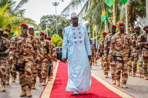 Le président de la transition guinéenne, Mamadi Doumbouya, se rend au conseil des ministres le 31 août 2023. © Présidence de la République de Guinée