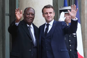 Emmanuel Macron et son pair ivoirien, Alassane Ouattara, à l’Élysée, le 21 novembre 2023. © J.E.E/SIPA