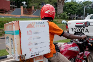 Jumia avait déjà annoncé à la fin de 2019 son départ du Rwanda (ici un livreur à Kigali). © JEAN BIZIMANA/REUTERS.
