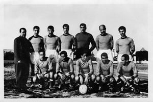L’équipe du FLN, surnommée le « onze de l’indépendance », à Tunis, le 20 avril 1958. © Presse Sports