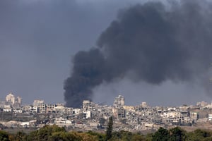 Bombardements israéliens dans le nord de la bande de Gaza, vus depuis le Sud d’Israël, le 11 décembre 2023. © Menahem KAHANA/AFP