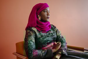 Oumy Ndour, 44 ans, pose dans un hôtel de Dakar, au Sénégal, le 4 octobre 2024. © Carmen Yasmine Abd Ali pour JA