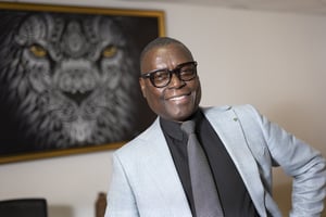 L’architecte Pierre Goudiaby Atepa, président du Club des investisseurs sénégalais, dans ses bureaux, à Dakar, le 31 mars 2023.