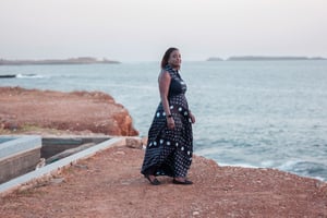 Rama Salla Dieng, écrivaine, universitaire et militante féministe sénégalaise, à Dakar, le 30 novembre 2023. © Sylvain Cherkaoui pour JA