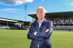Portrait de Marc Brys le 16 juin 2020, alors qu’il occupait le poste de coach de l’équipe du Oud-Heverlee Louvain (OHL), à Louvain, en Belgique. © BRUNO FAHY/Belga via AFP