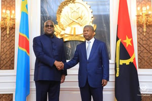 Félix Tshisekedi, le chef de l’État congolais (à g.), et Joao Lourenço, le président angolais, à Luanda, le 27 février 2024. © Twitter présidence RDC