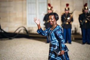 La secrétaire générale de la Francophonie, Louise Mushikiwabo, se rend au dîner organisé à l’Élysée par Emmanuel Macron, à l’occasion du XIXe sommet de la Francophonie, le 4 octobre 2024. © Xose Bouzas / Hans Lucas /AFP