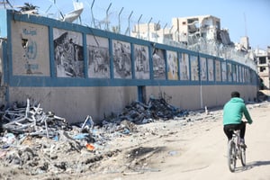 Le quartier général de l’Unrwa, l’agence de l’ONU à Gaza, détruit par des attaques israéliennes, le 21 février 2024. © Dawoud Abo Alkas / ANADOLU / Anadolu via AFP.