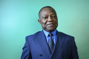 Dieudonné Aba’a Owono, président de la Cour constitutionnelle du Gabon, à  Paris, le 16 novembre 2023. © Christel Jeanne pour JA