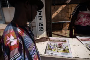 La Une du quotidien burkinabè « L’Observateur » à Ouagadougou, le 3 octobre 2022. © OLYMPIA DE MAISMONT / AFP