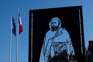 Sculpture en hommage au héros national algérien Abdelkader, intitulée « Passage Abdelkader », créée par l’artiste Michel Audiard, à Amboise, dans le centre de la France, le 5 février 2022. © Guillaume SOUVANT/AFP
