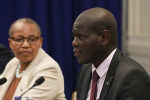 Ronald Lamola, le ministre sud-africain des Relations internationales et de la Coopération, lors d’une réunion avec le secrétaire d’État américain Antony Blinken, le 26 septembre 2024 à New York. © Bryan R. SMITH / POOL / AFP