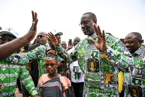 L’ancien ministre ivoirien et candidat à la présidence du PDCI, Tidjane Thiam, lors de son arrivée à l’aéroport Félix Houphouët Boigny d’Abidjan, le 9 décembre 2023. © Sia KAMBOU / AFP