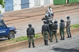 Des forces de l’ordre guinéennes, à Conakry, le 28 juillet 2022. © CELLOU BINANI / AFP