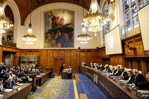 La salle d’audience de la Cour internationale de justice (CIJ) à La Haye. © ROBIN VAN LONKHUIJSEN/ANP via AFP