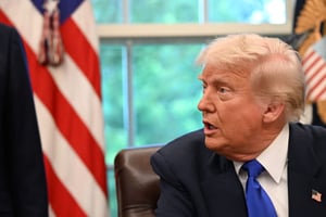 Le président américain, Donald Trump, s’adresse aux médias dans le Bureau ovale de la Maison-Blanche, à Washington DC, le 5 mai 2025. © Alex Wroblewski / AFP