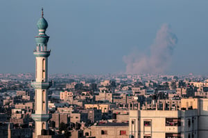 Vue de Rafah, dans le sud de la bande de Gaza, après des bombardements israéliens, le 25 février 2024. © SAID KHATIB / AFP.