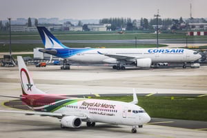 Depuis début octobre, les avions de RAM au départ de Bamako effectuent un arrêt au Burkina Faso pour se ravitailler en carburant, et la compagnie Corsair a révisé son protocole au sol, au Mali. © Laurent GRANDGUILLOT/REA
