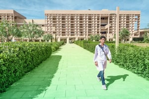 Le Lydex, Lycée d’Excellence Mohammed VI, à Benguerir, au Maroc. © Montage JA; HOC