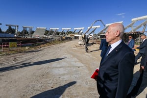 Le président Kaïs Saïed lors de sa visite d’inspection sur le chantier du stade olympique d’El Menzah, le 16 novembre 2023. © Présidence de la République de Tunisie