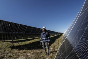 Centrale solaire de Selemela, l’une des plus grandes du continent africain, à Lichtenburg, en Afrique du Sud, le 8 mai 2025. © Ihsaan Haffejee / Anadolu via AFP