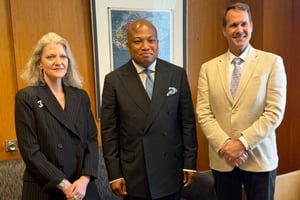 Samuel Okudzeto Ablakwa, le ministre ghanéen des Affaires étrangères, reçu au département d’État américain par la sous-secrétaire d’État aux affaires politiques, Allison Hooker, et l’ambassadeur Troy Fitrell, haut responsable du bureau des Affaires africaines, à Washington, le 20 juin 2025.