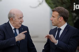 Emmanuel Macron et Abdelmadjid Tebboune lors du sommet du G7, en Italie, le 13 juin 2024. © LUDOVIC MARIN/AFP