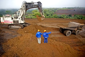 Eramet souligne que la performance du manganèse au Gabon a été « fortement impactée en 2025 par des difficultés logistiques et opérationnelles au port d’Owendo au premier semestre et sur le réseau ferroviaire ».