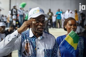 Brice Clotaire Oligui Nguema, président de la transition au Gabon, lors d’un meeting de campagne pour la présidentielle, le 29 mars 2025 à Libreville. © Photo by Nao Mukadi / AFP