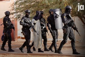 Arrestation d’un jihadiste présumé par les services marocains, le 19 février 2025 à Laâyoune. © DR / DGSN – Maroc