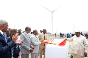 Inauguration de la ferme éolienne du Ghoubet, à Djibouti, par le président Ismaïl Omar Guelleh (à dr.), le 10 septembre 2023. © Présidence Djibouti