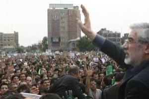 Mir Hossein Moussavi appelle la majorité à reconnaître l’existence d’une crise iranienne © AFP
