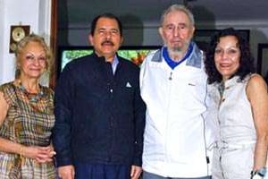 Dalia Soto del Valle, Daniel Ortega, Fidel Castro et Rosario Murillo, à la Havane, en 2009 © Ho New/Reuters